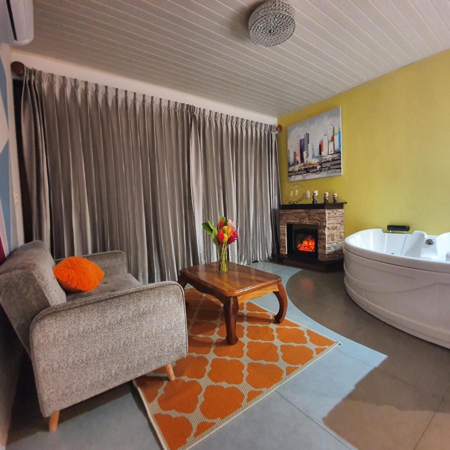 Yellow Tree Suites ラ・フォルトゥナ エクステリア 写真